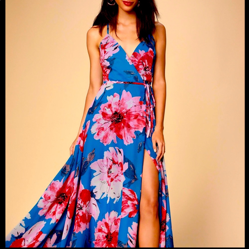 🌟Lulu’s blue floral wrap maxi